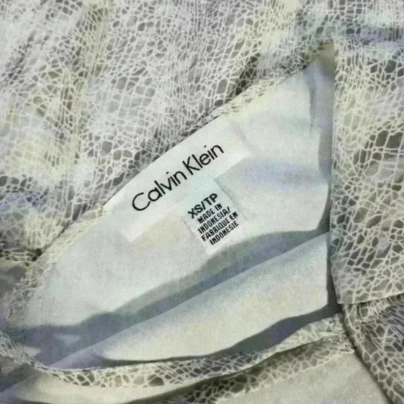 Women's Calvin Klein Reptile Pattern Gray Blouse Sz XS $59 - Picture 5 of 10